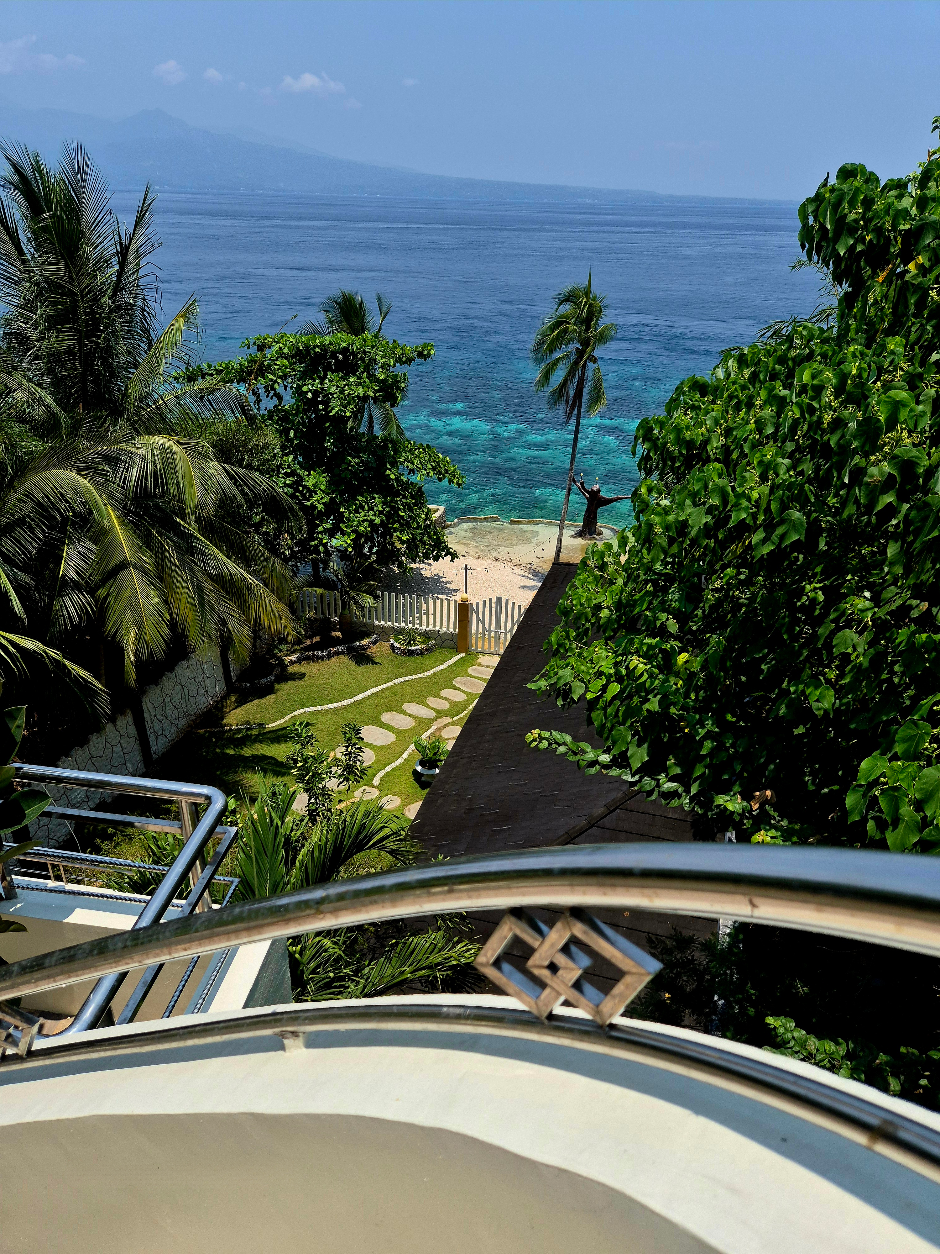 Private balcony with view over the coastal grounds